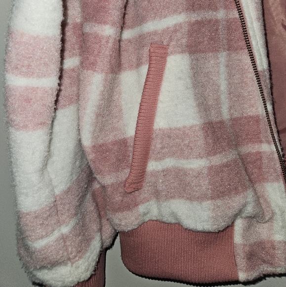 Universal Threads Pink Plaid Jacket - Picture 5 of 10